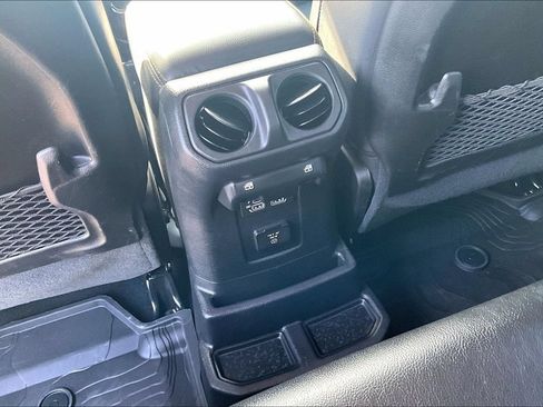 Used 2024 Jeep Wrangler Unlimited Sahara AWD/4WD image 33