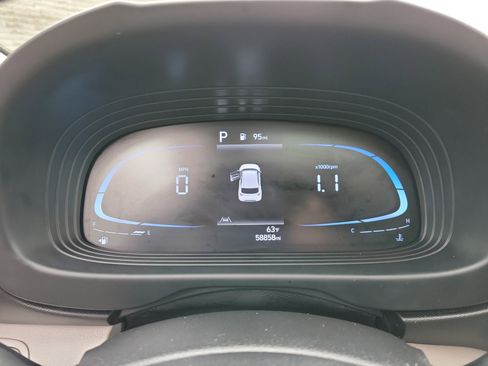 Used 2023 Hyundai Venue SEL image 16