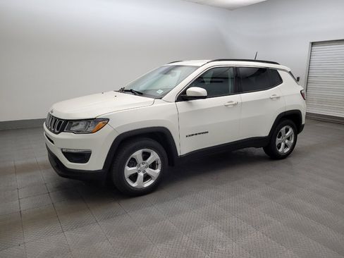 Used 2018 Jeep Compass Latitude FWD image 2