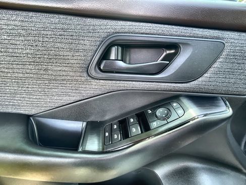 Used 2023 Nissan Rogue S FWD image 23