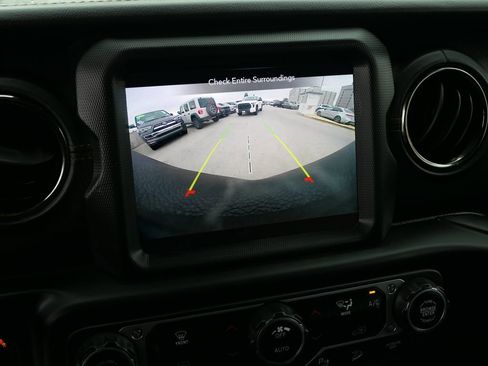 Used 2021 Jeep Wrangler Unlimited Sahara image 19