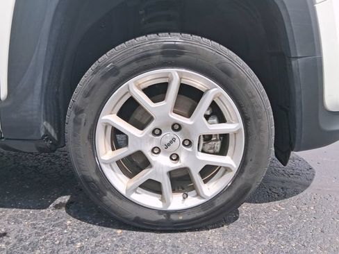 Used 2023 Jeep Renegade Latitude AWD/4WD image 8