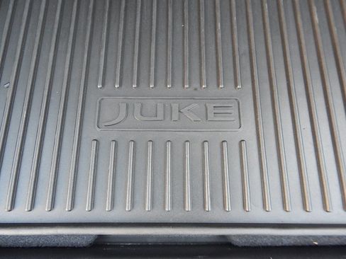 Used 2011 Nissan Juke SV FWD image 30