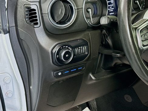 Used 2022 Jeep Wrangler Unlimited Sahara w/ Cold Weather Group AWD/4WD image 10