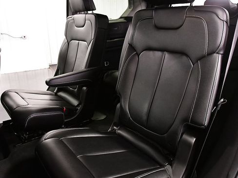 Used 2023 Jeep Grand Cherokee L Limited AWD/4WD image 29