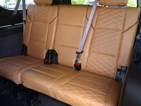 Used 2023 Cadillac Escalade ESV Premium Luxury w/ Performance Package AWD/4WD image 28