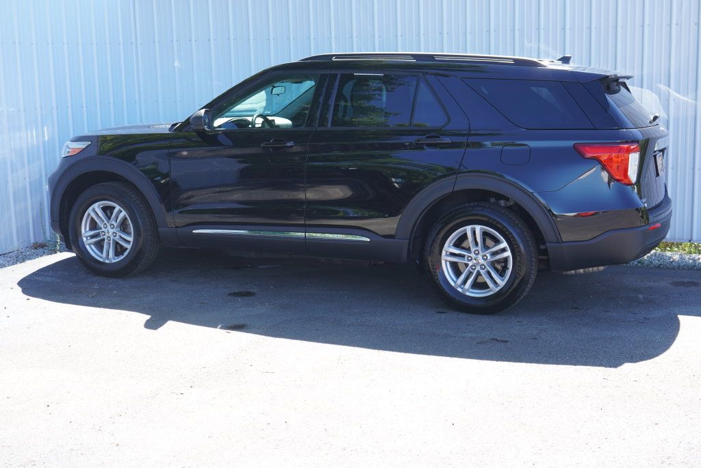 Used 2022 Ford Explorer XLT AWD/4WD image 3