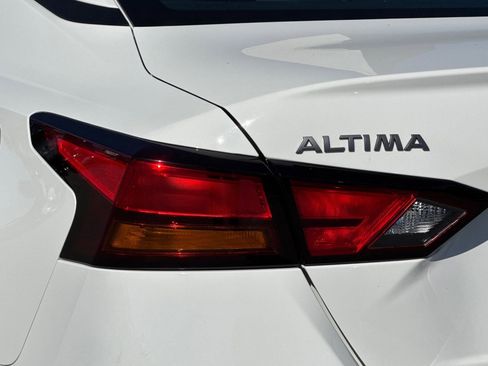 Used 2025 Nissan Altima 2.5 SV image 12