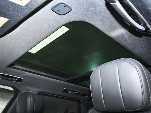 Used 2025 Land Rover Range Rover SE image 58