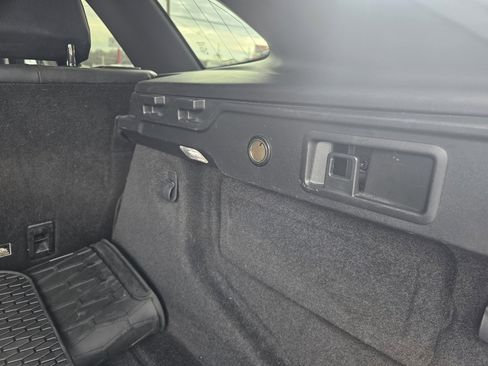 Used 2019 Jaguar F-PACE Premium image 15