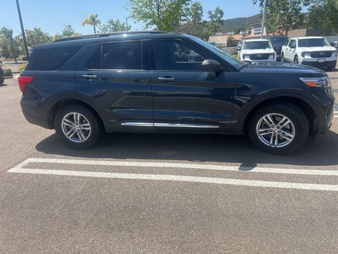 Used 2022 Ford Explorer XLT w/ Equipment Group 202A image 4