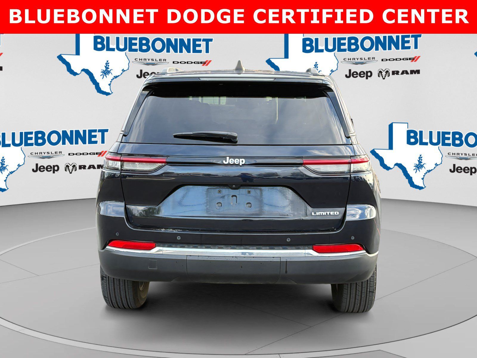 Used 2024 Jeep Grand Cherokee Limited RWD image 6