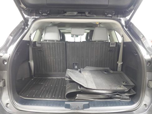 Certified 2024 Toyota Highlander XLE image 12