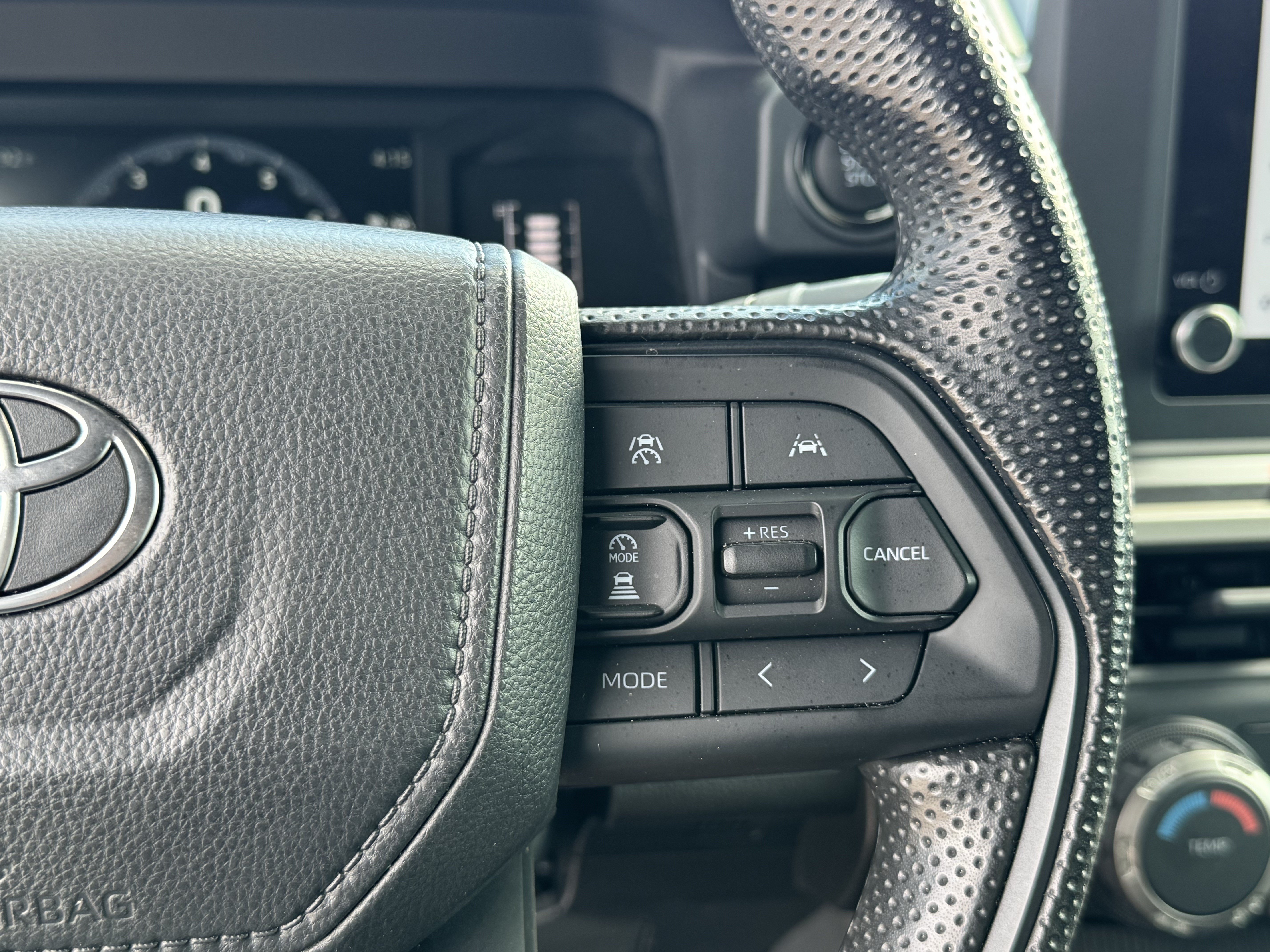 Used 2025 Toyota Tacoma SR5 AWD/4WD image 29