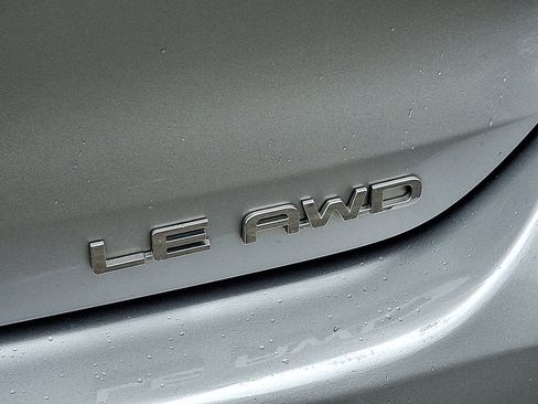 Used 2024 Toyota Highlander LE AWD/4WD image 31
