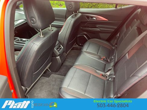 Used 2025 Chevrolet Equinox EV RS FWD image 40