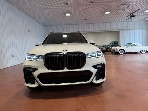 Used 2022 BMW X7 xDrive40i w/ M Sport Package AWD/4WD image 6