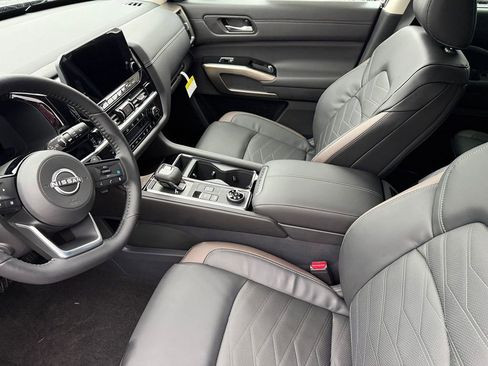 New 2025 Nissan Pathfinder Platinum w/ Cargo Package image 12