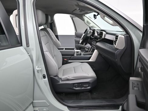 Used 2024 Toyota Tundra SR5 image 31