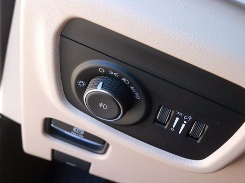 Used 2025 Jeep Grand Cherokee L Limited w/ Luxury Tech Group II AWD/4WD image 27