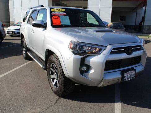 Certified 2024 Toyota 4Runner TRD Off-Road Premium w/ Moonroof Package AWD/4WD image 2