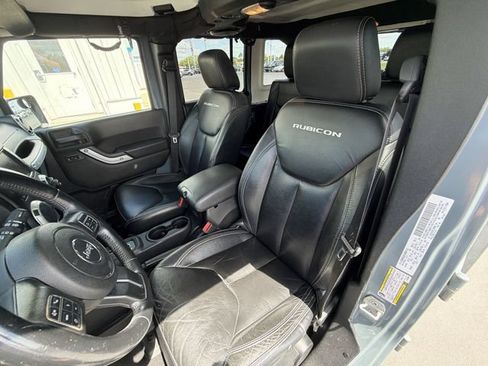 Used 2014 Jeep Wrangler Unlimited Rubicon w/ Connectivity Group AWD/4WD image 16