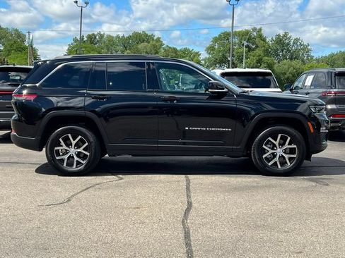 Used 2025 Jeep Grand Cherokee Limited w/ Luxury Tech Group II AWD/4WD image 49