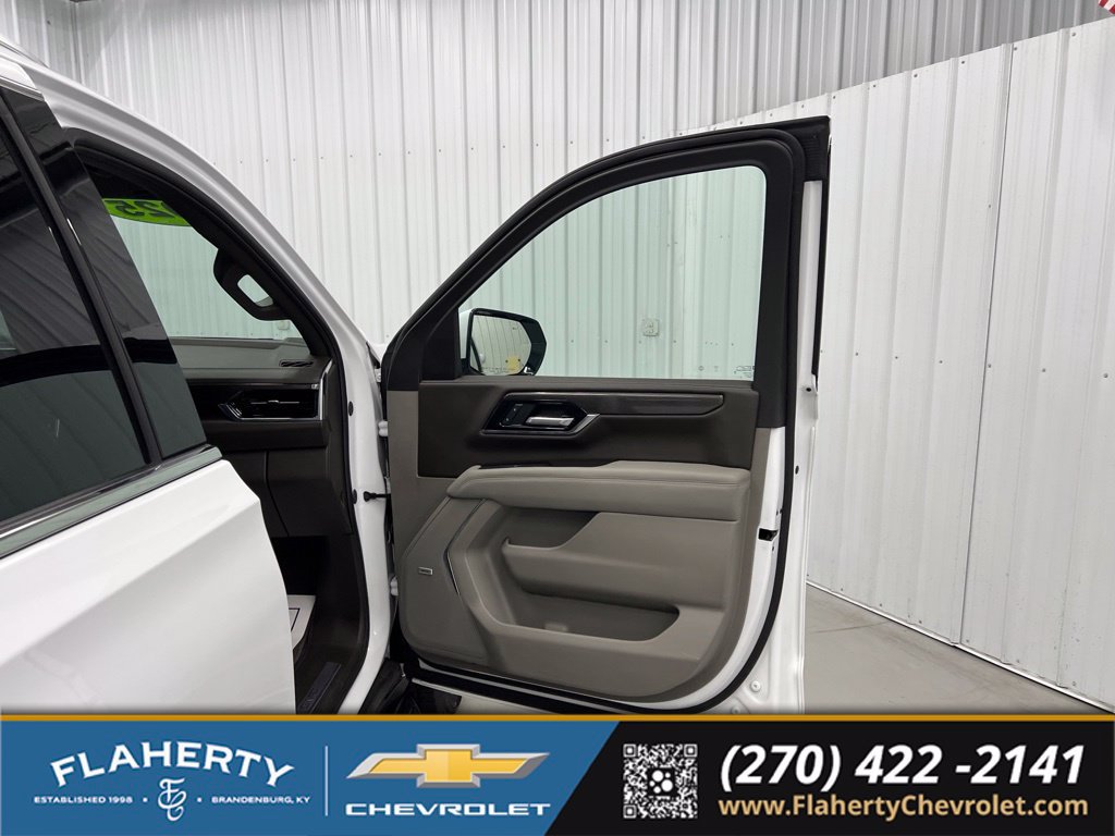 Used 2025 GMC Yukon XL Elevation AWD/4WD image 14