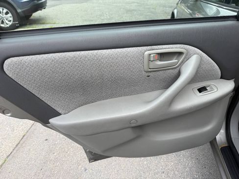 Used 2001 Toyota Camry LE FWD image 18