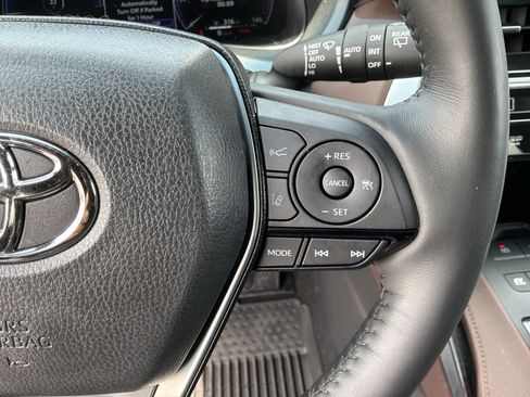 Used 2023 Toyota Venza Limited AWD/4WD image 20