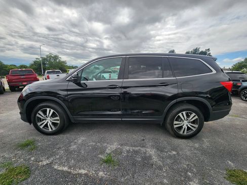 Used 2017 Honda Pilot EX image 4