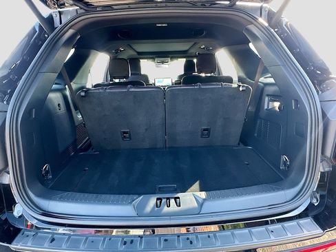Used 2025 Ford Explorer Platinum w/ Ultimate Package AWD/4WD image 28