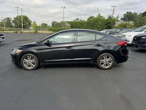 Used 2017 Hyundai Elantra SE FWD image 2