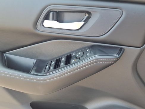 Used 2026 Nissan Rogue SV FWD image 13