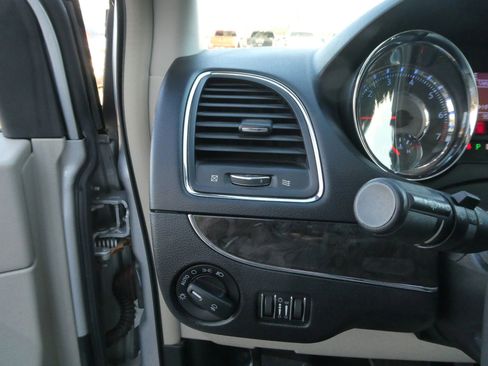 Used 2011 Chrysler Town & Country Touring-L w/ Entertainment Group #2 image 16