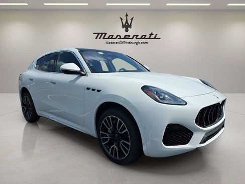 New 2025 Maserati Grecale GT image 3