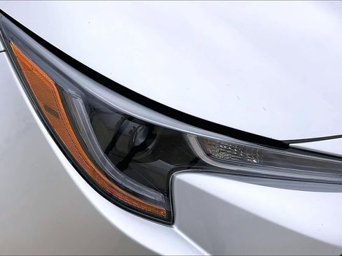 Used 2025 Toyota Corolla LE image 29