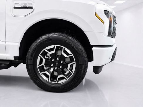 Used 2022 Ford F150 Lightning XLT AWD/4WD image 8