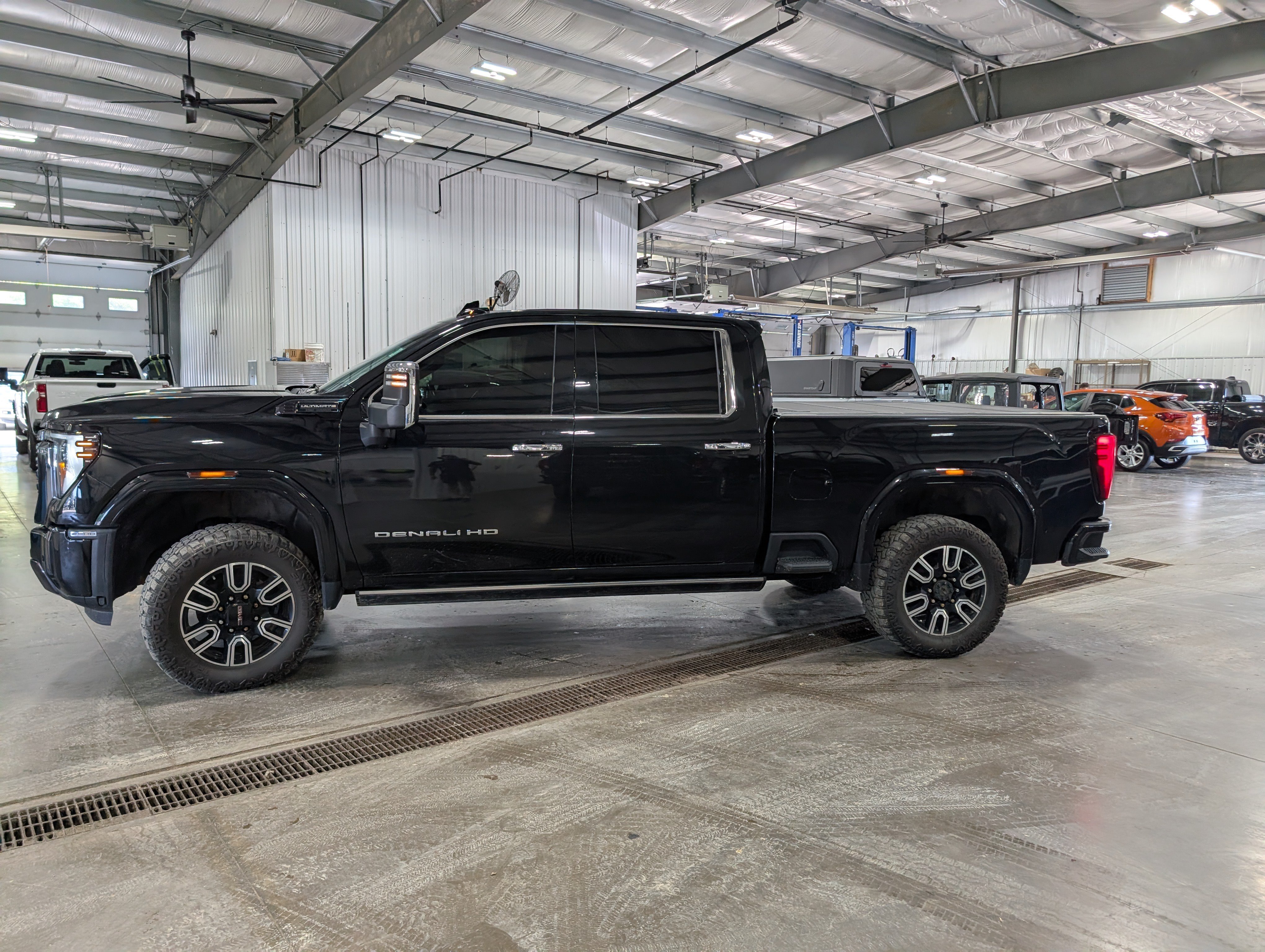 Used 2024 GMC Sierra 2500 Denali Ultimate AWD/4WD image 5