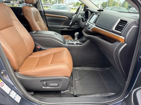 Used 2018 Toyota Highlander Limited AWD/4WD image 25