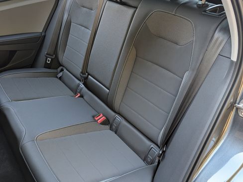 Used 2024 Volkswagen Taos SE w/ Panoramic Sunroof Package image 18