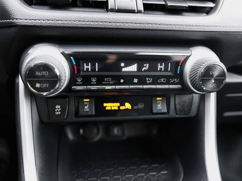 Used 2020 Toyota RAV4 XLE image 30