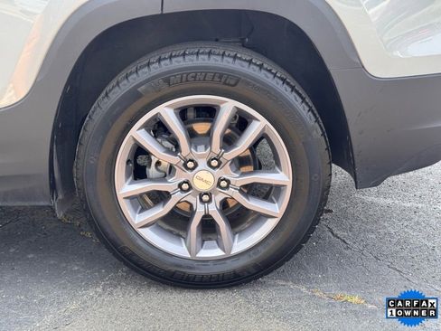 Used 2024 GMC Terrain SLT image 14