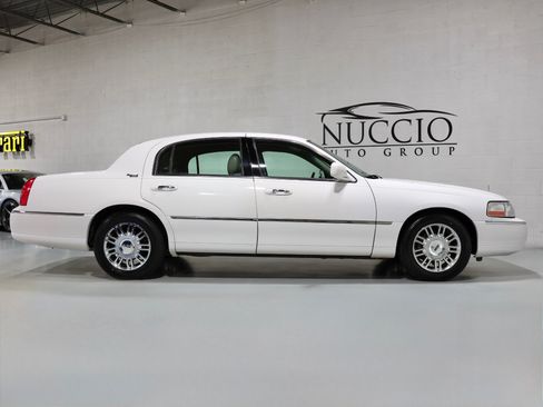 Used 2008 Lincoln Town Car Signature Limited RWD image 15