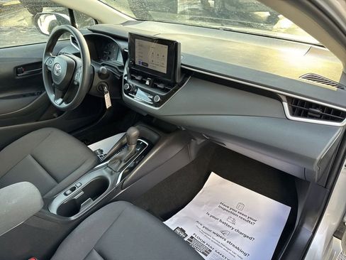 Certified 2025 Toyota Corolla LE image 29