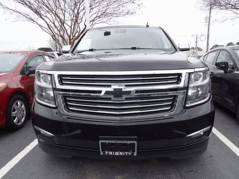 Used 2017 Chevrolet Suburban Premier image 2