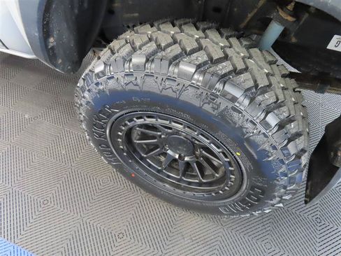 Used 2020 Toyota Tacoma TRD Off-Road w/ TRD Premium Off Road Package AWD/4WD image 8