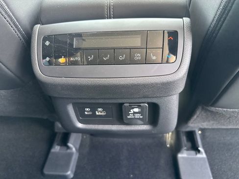 Certified 2025 Nissan Pathfinder Platinum AWD/4WD image 17