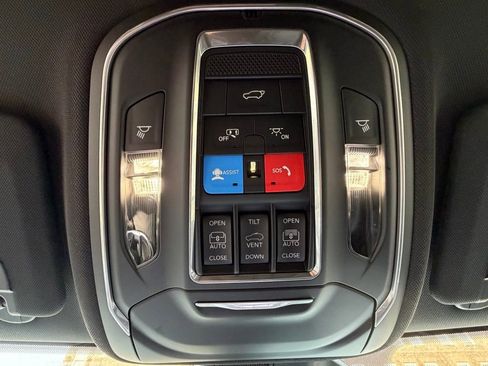 New 2025 Jeep Grand Cherokee Limited image 25