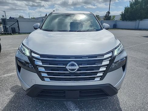 Used 2025 Nissan Rogue S image 2